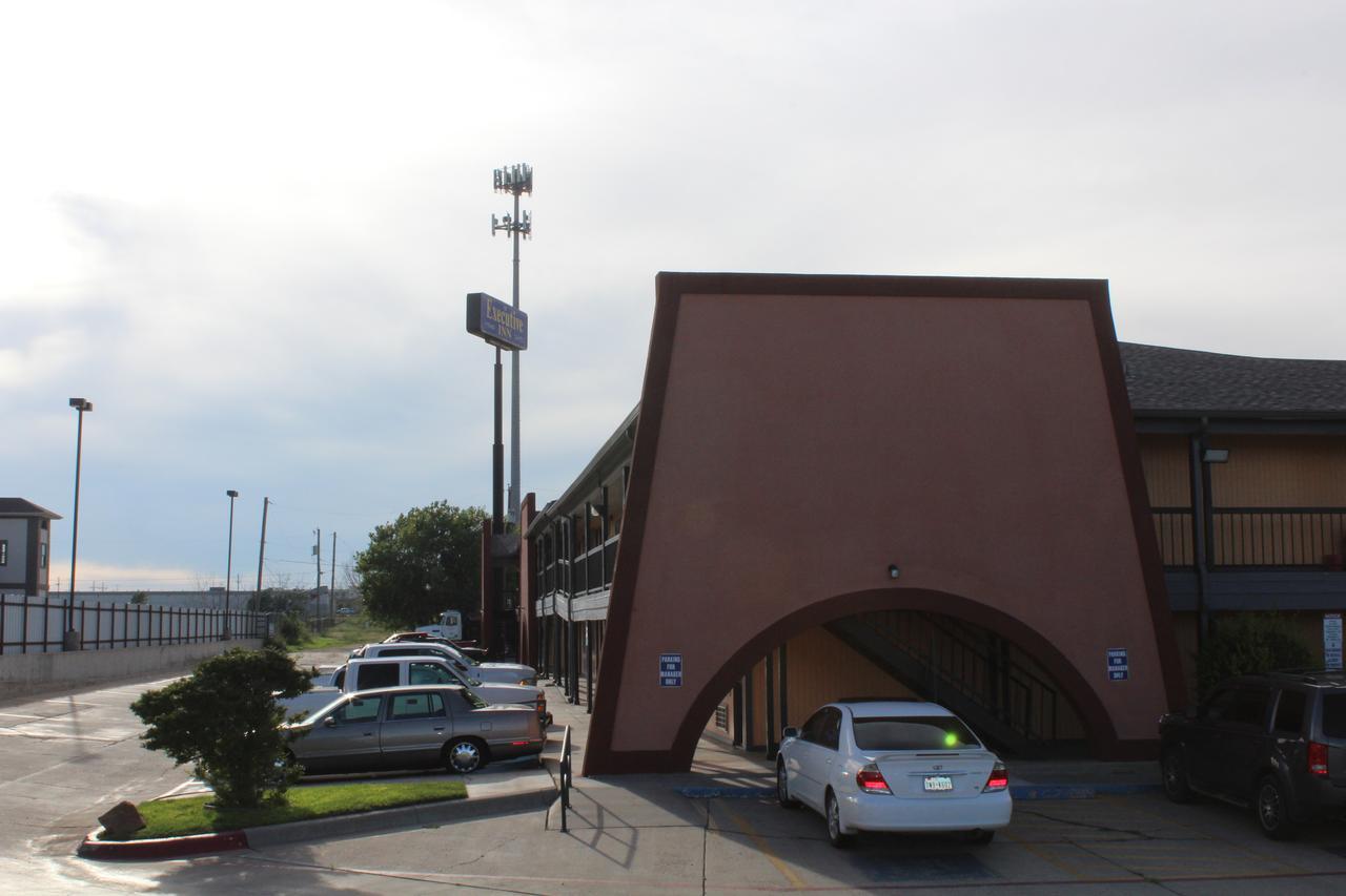 The Executive Inn & Suites Амарило Екстериор снимка